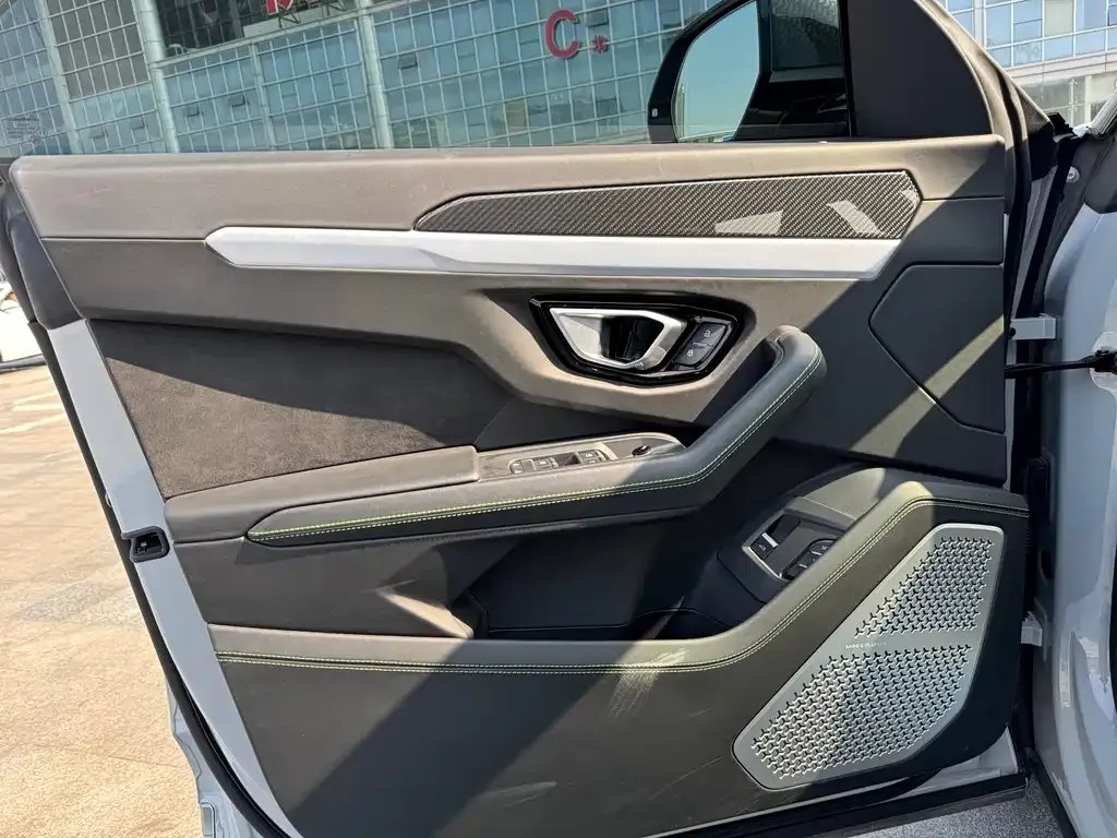 Lamborghini Urus — фото 9