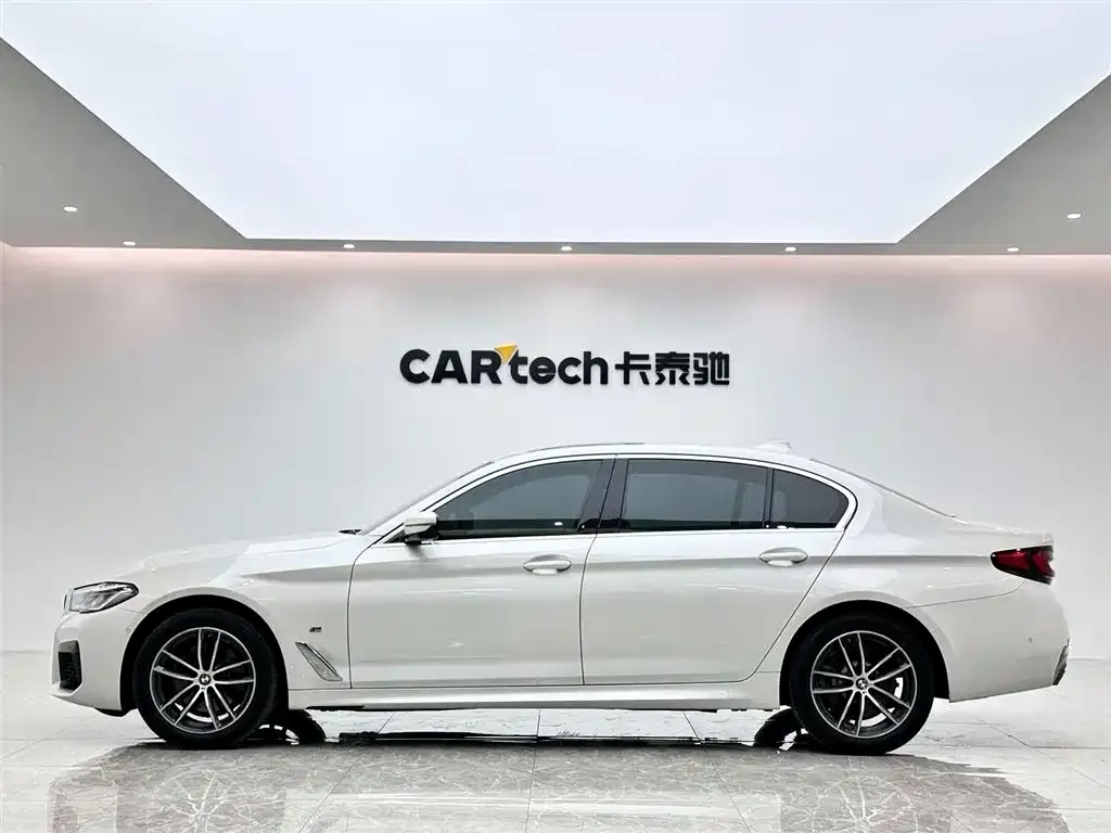 BMW 5 Series — фото 8