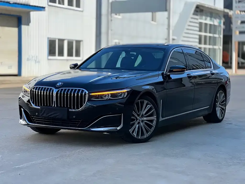 BMW 7 Series — фото 1