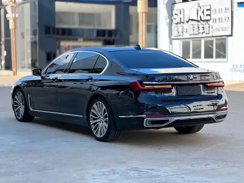 BMW 7 Series — фото 2