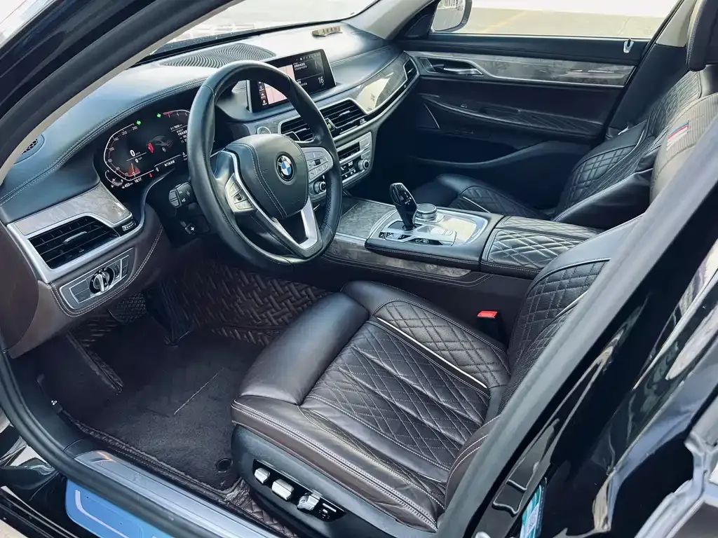 BMW 7 Series — фото 10