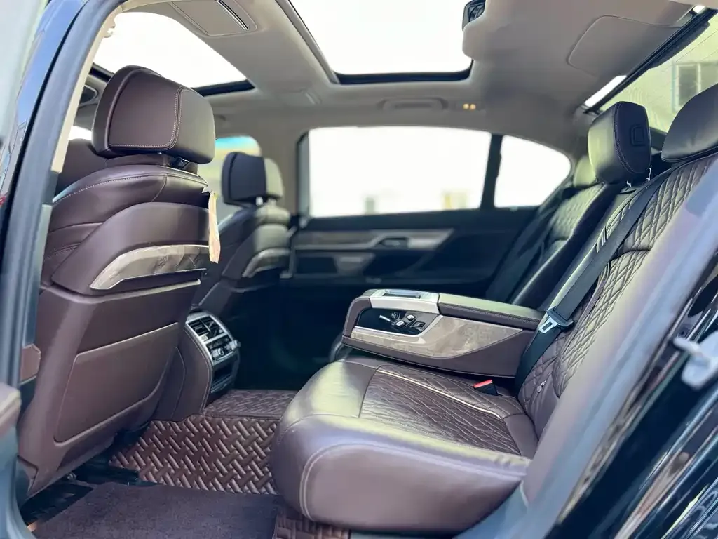 BMW 7 Series — фото 4