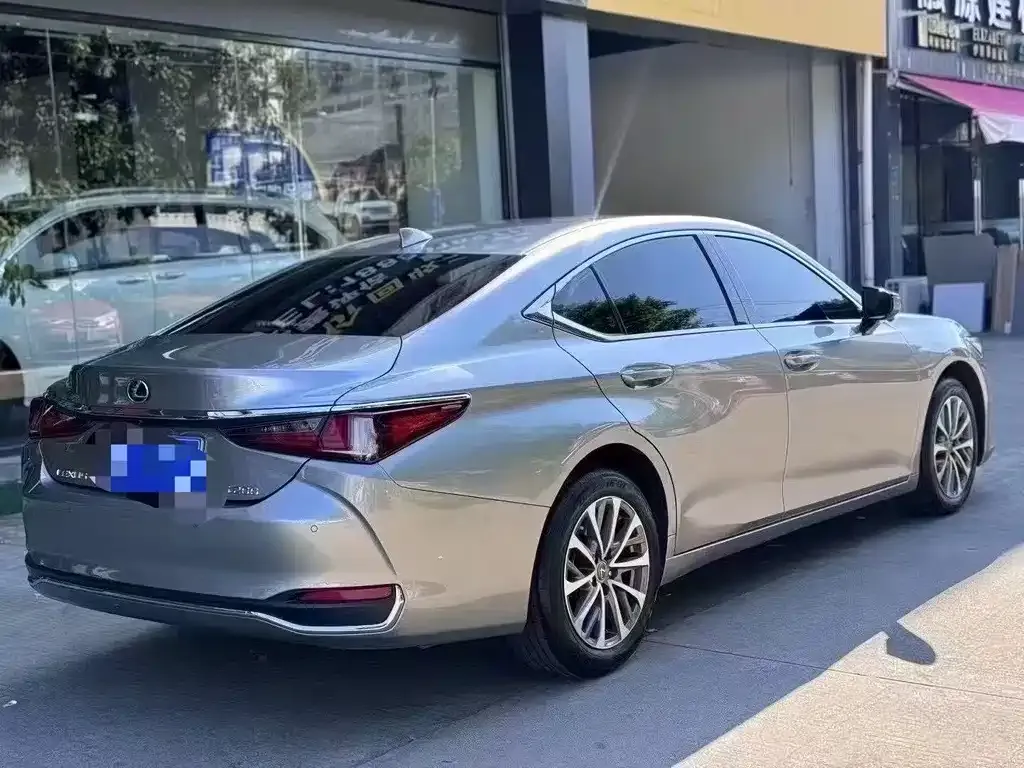 Lexus ES — фото 7