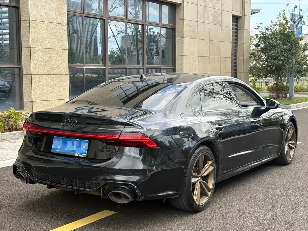 Audi A7L — фото 8