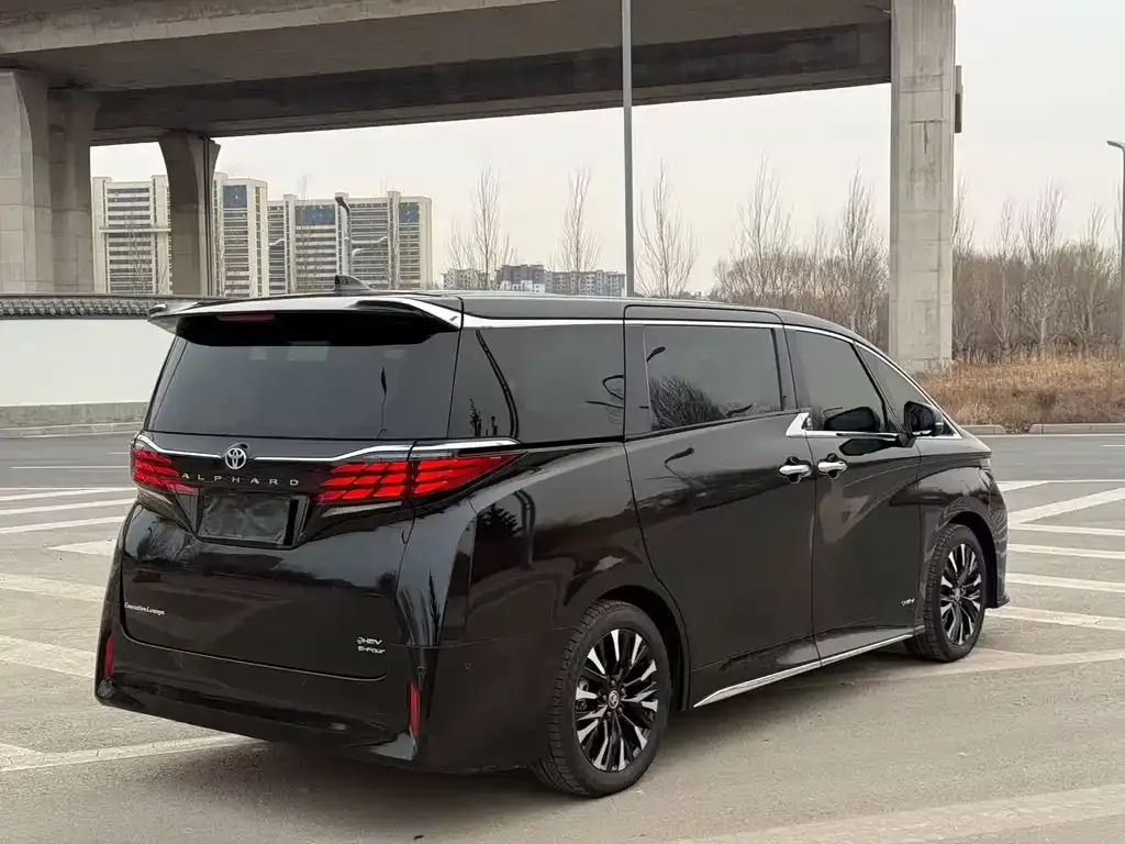 Toyota Alphard — фото 4