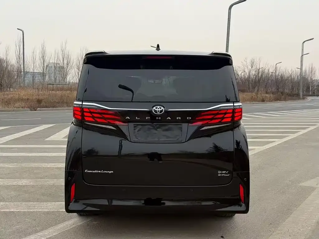 Toyota Alphard — фото 2