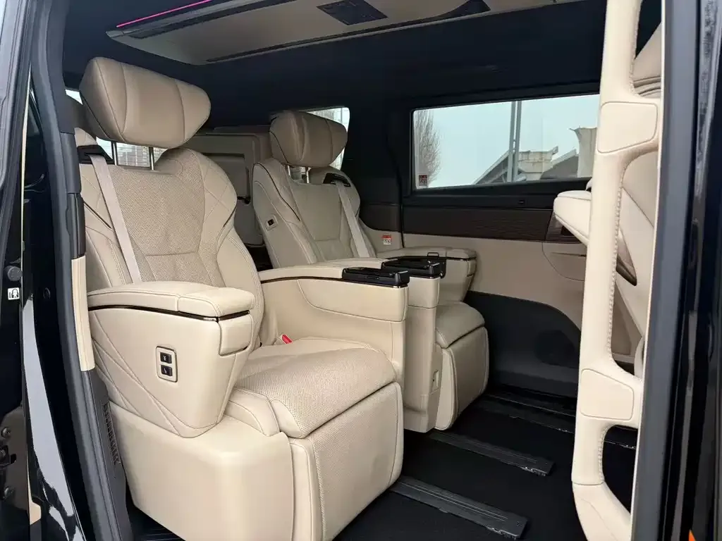 Toyota Alphard — фото 5