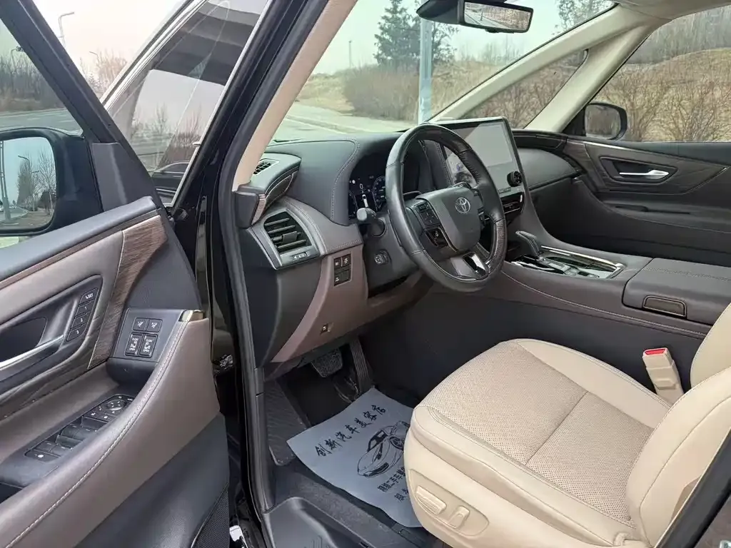 Toyota Alphard — фото 3