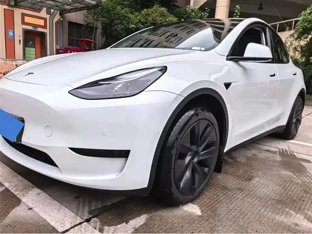 Tesla Model Y — фото 7