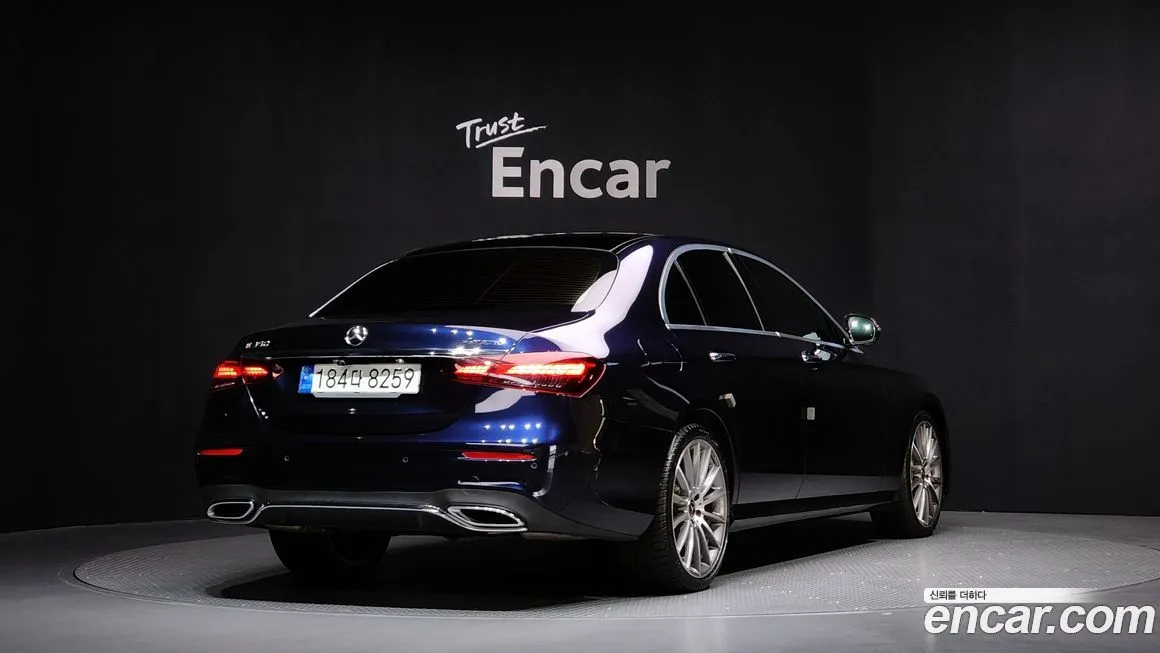 Mercedes-Benz E-Class — фото 8