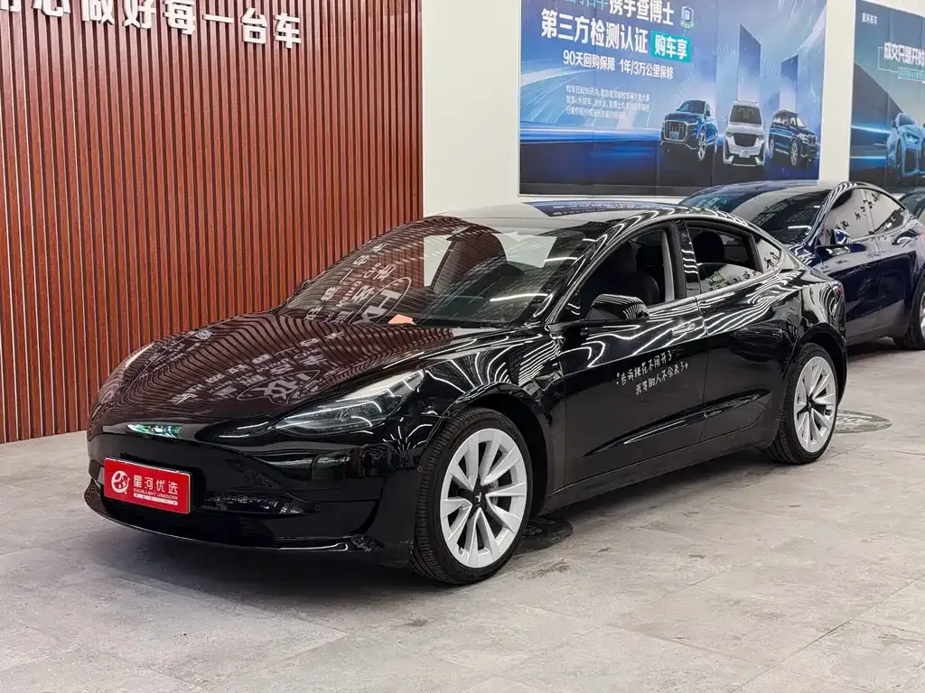 Tesla Model 3 — фото 1