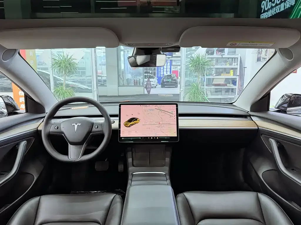 Tesla Model 3 — фото 3