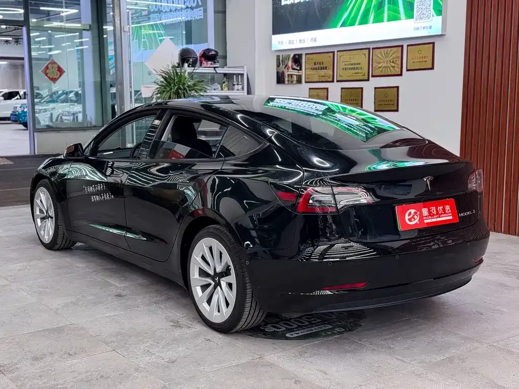 Tesla Model 3 — фото 10