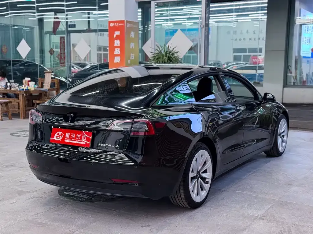 Tesla Model 3 — фото 9