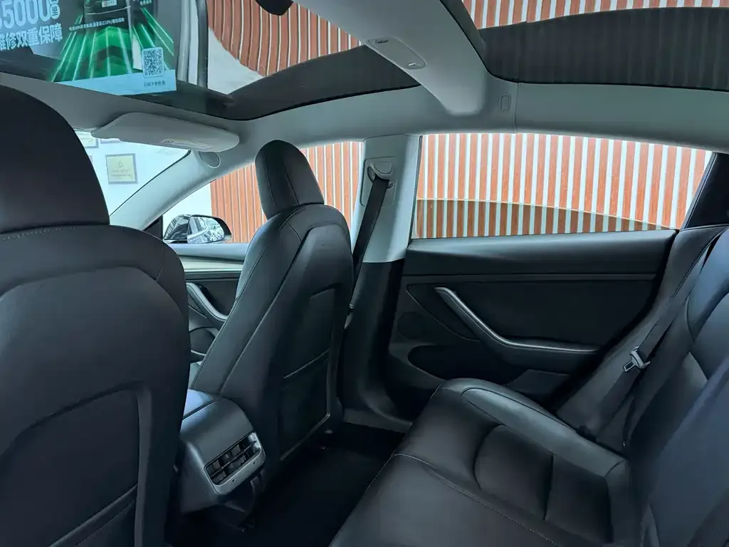 Tesla Model 3 — фото 2