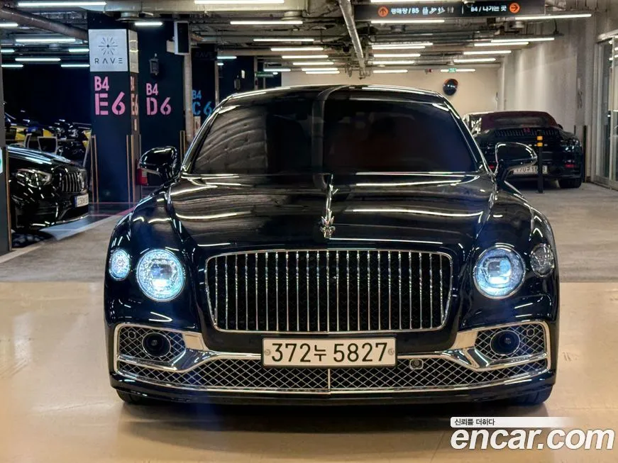 Bentley Flying Spur — фото 1