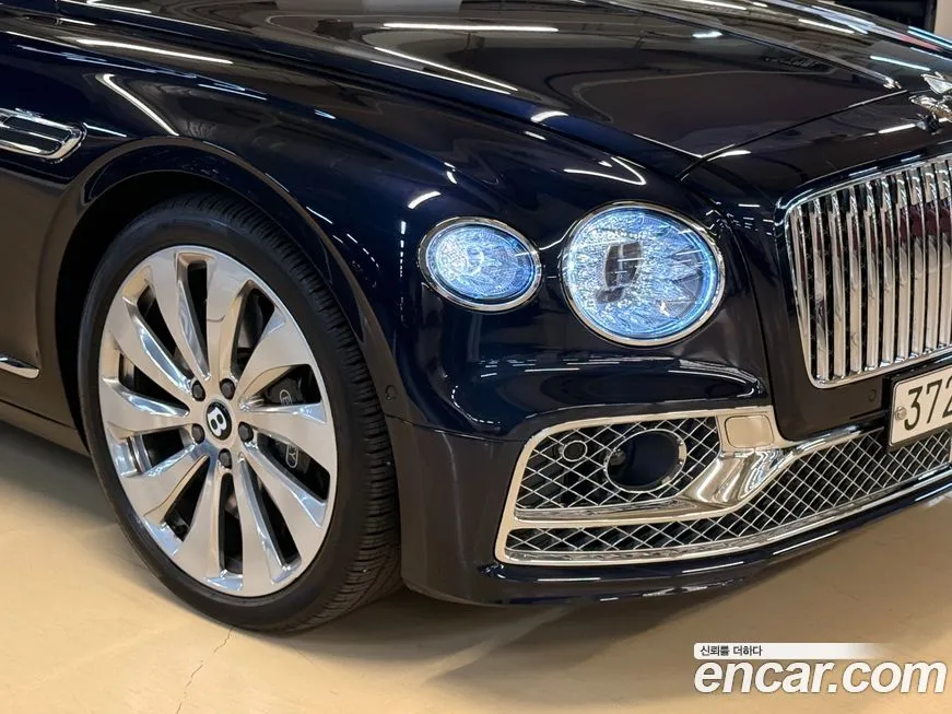 Bentley Flying Spur — фото 2