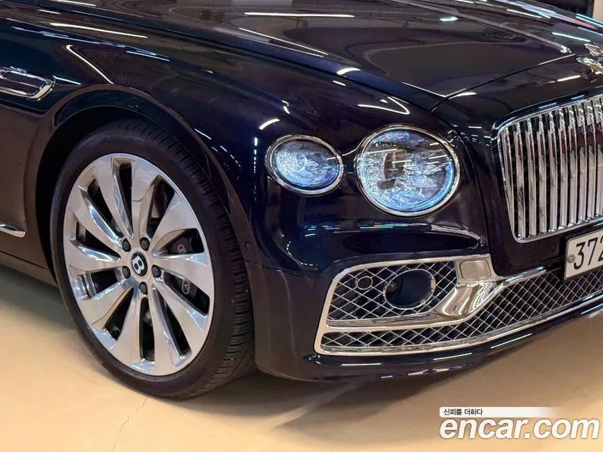 Bentley Flying Spur — фото 6