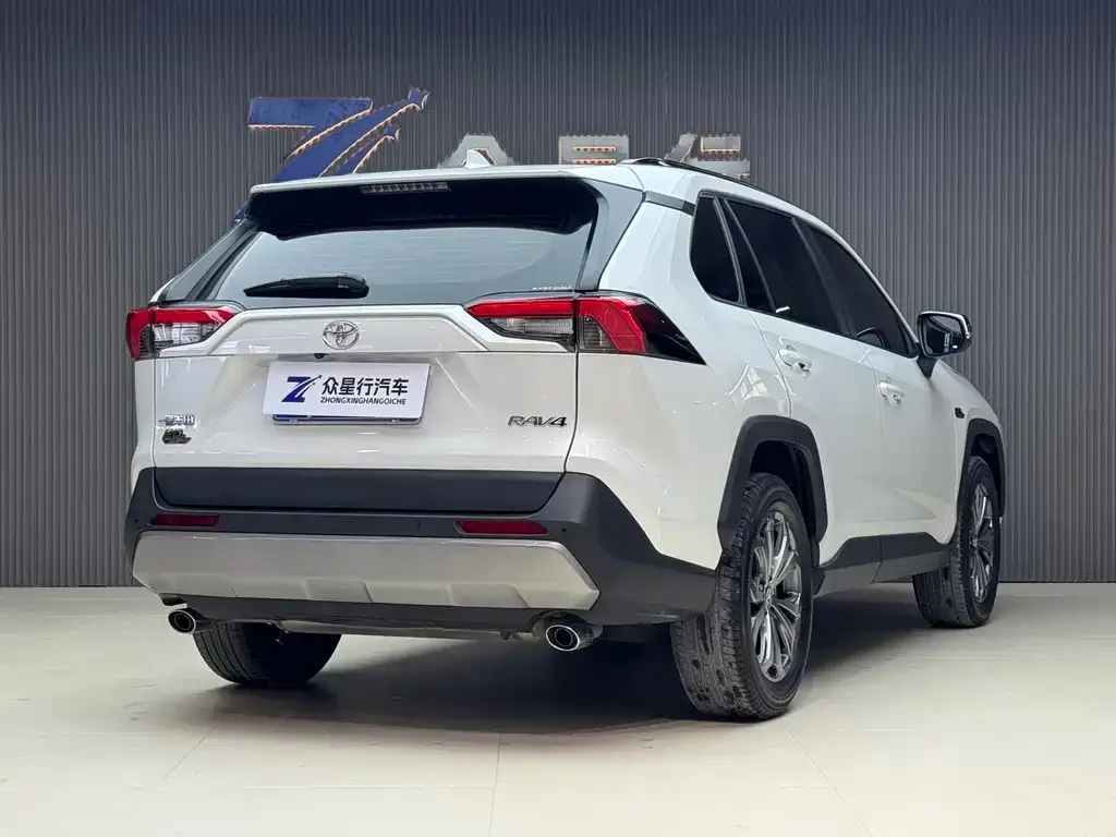 Toyota RAV4 — фото 6