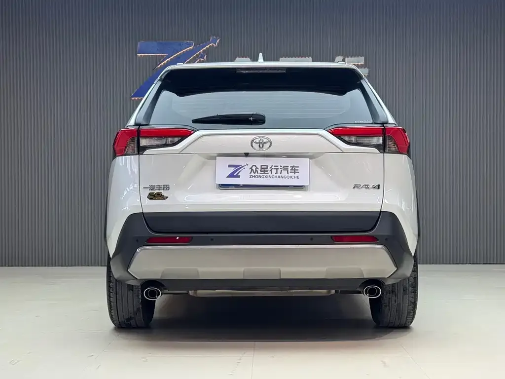 Toyota RAV4 — фото 4