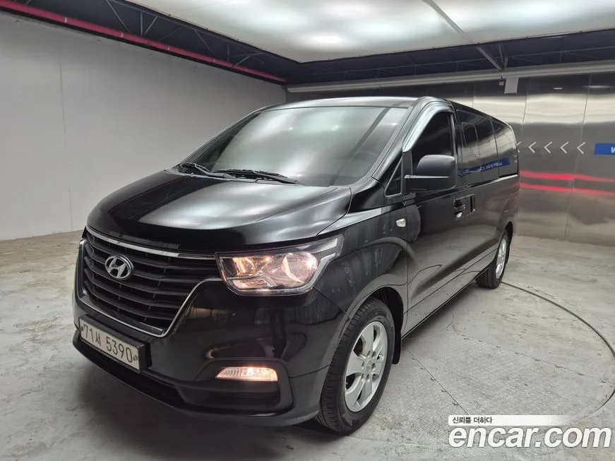 Hyundai Starex — фото 1