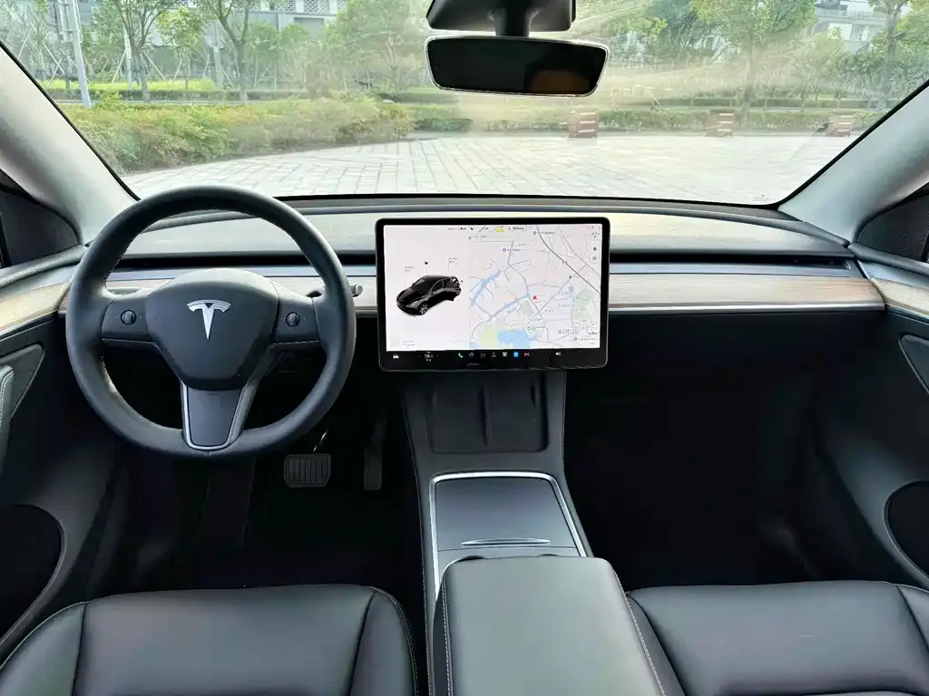 Tesla Model Y — фото 5