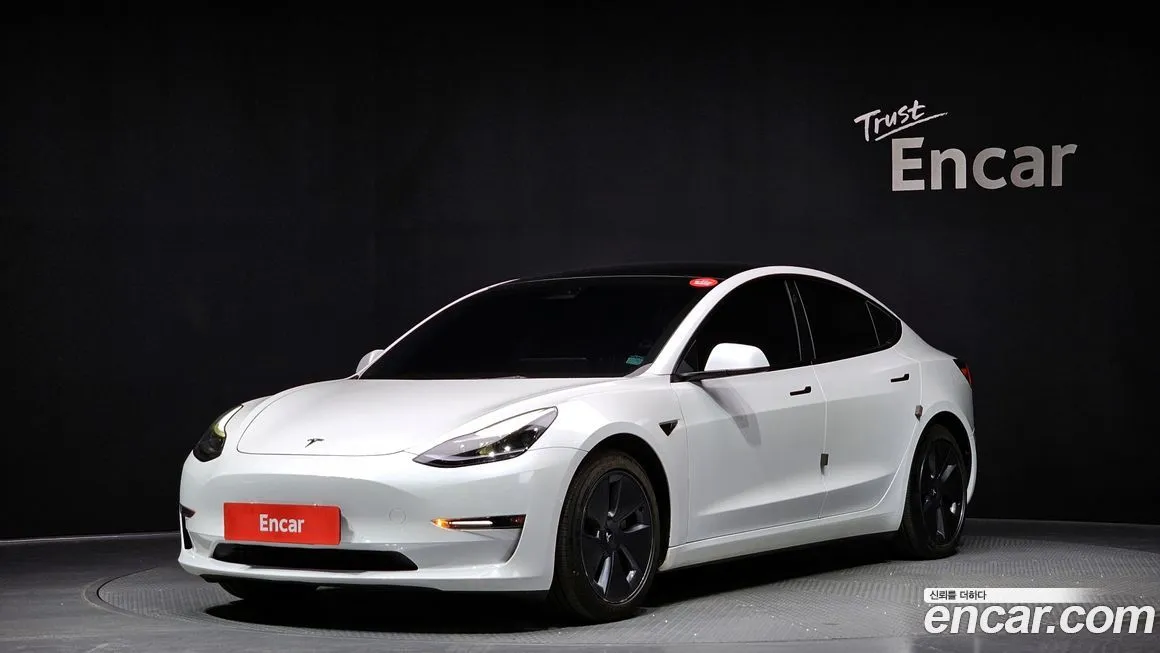 Tesla Model 3 — фото 1