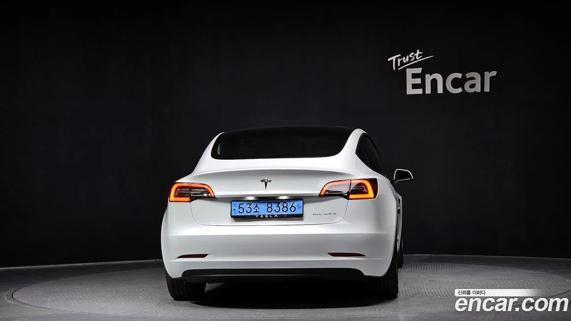 Tesla Model 3 — фото 3