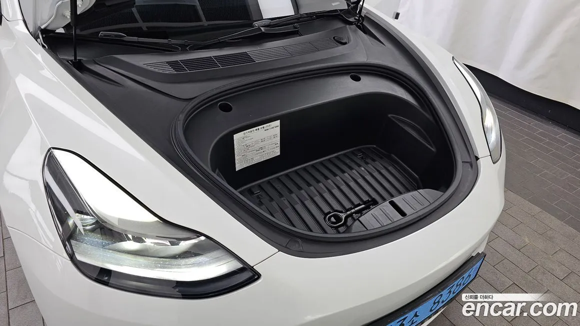 Tesla Model 3 — фото 10
