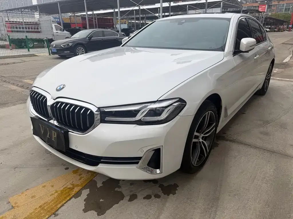 BMW 5 Series — фото 1