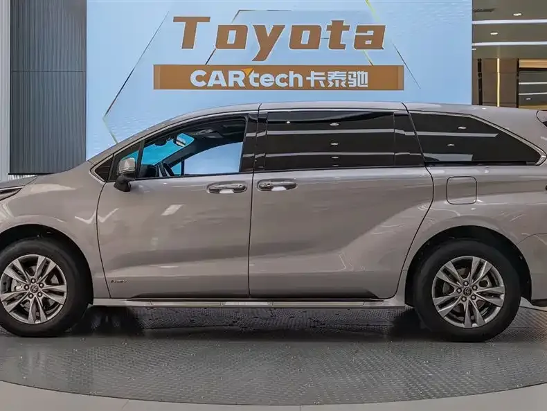 Toyota Sienna — фото 4