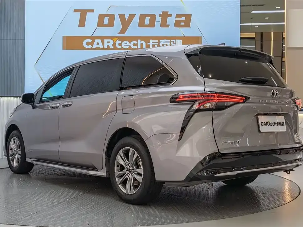 Toyota Sienna — фото 7