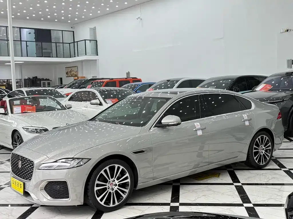 Jaguar XFL — фото 1