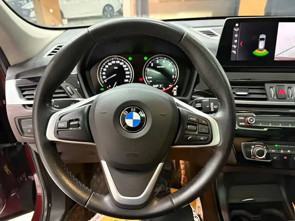 BMW X1 — фото 9
