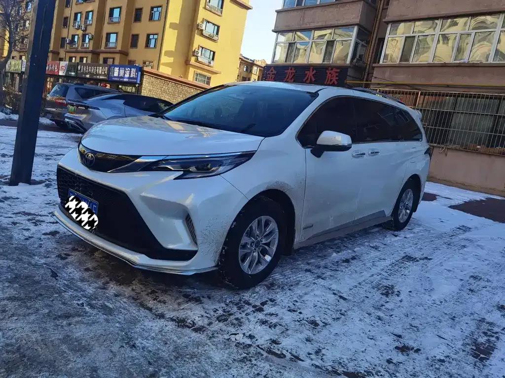 Toyota Granvia — фото 1