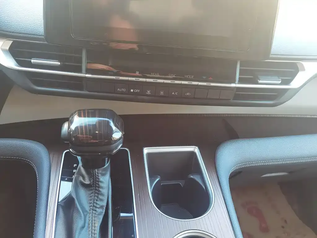 Toyota Granvia — фото 10