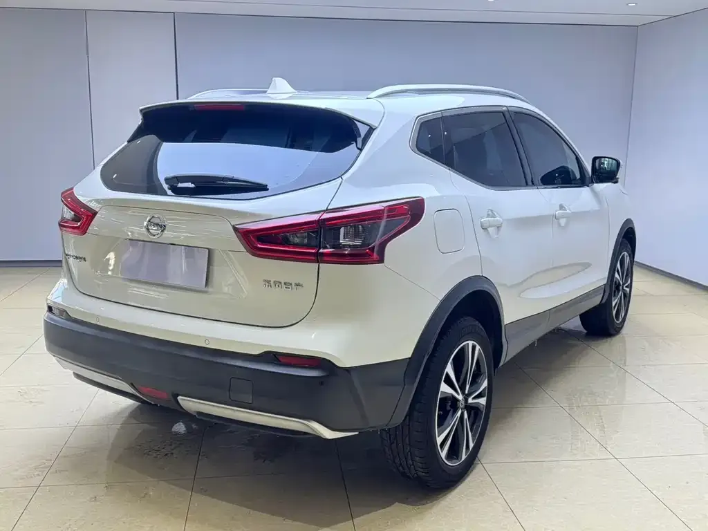 Nissan Qashqai — фото 10