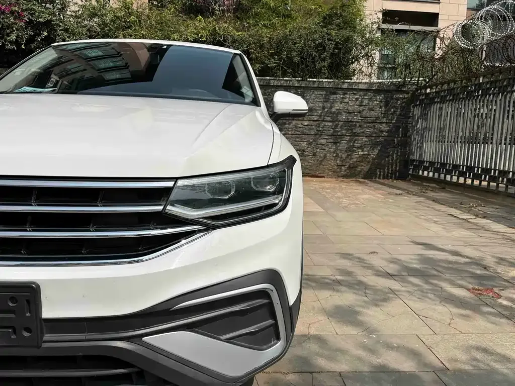 Volkswagen Tiguan L — фото 4