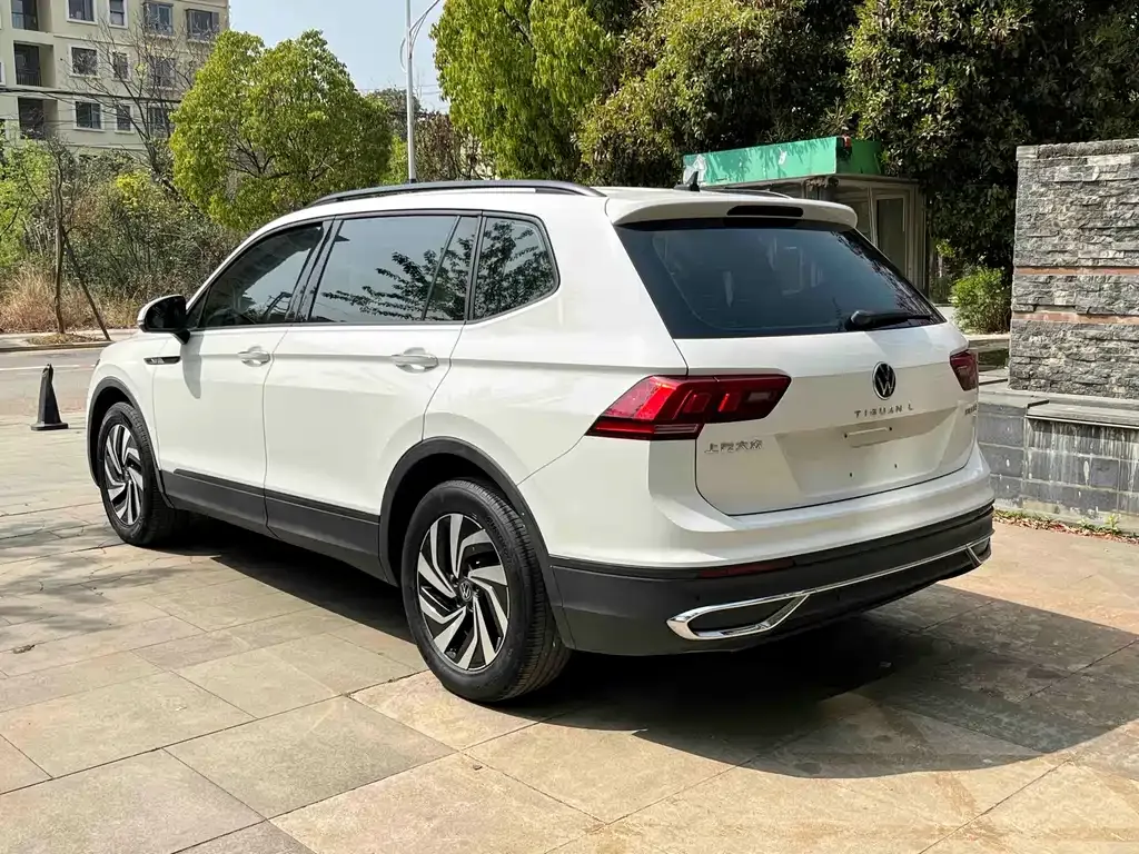 Volkswagen Tiguan L — фото 3