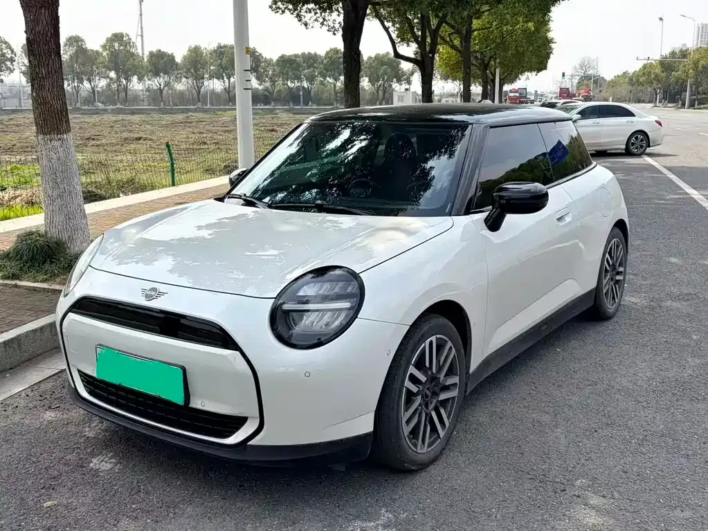 MINI Cooper EV — фото 1