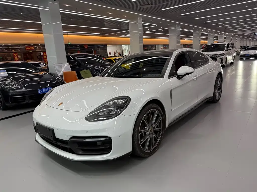 Porsche Panamera — фото 1