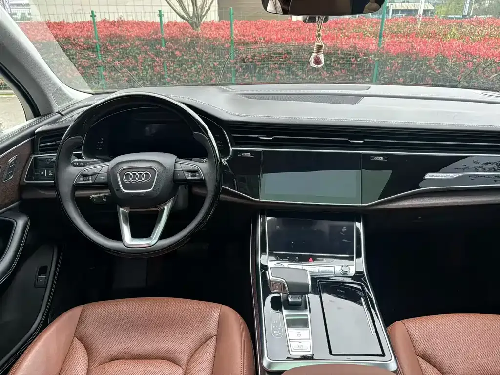 Audi Q7 — фото 6