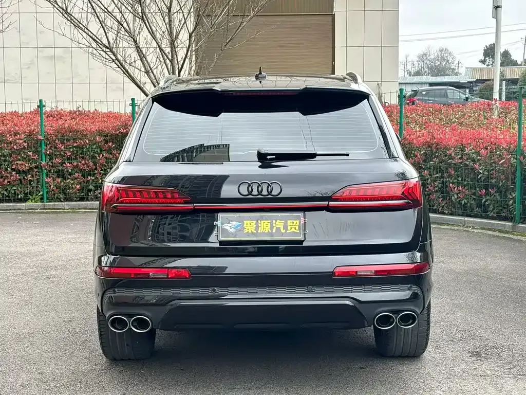Audi Q7 — фото 9