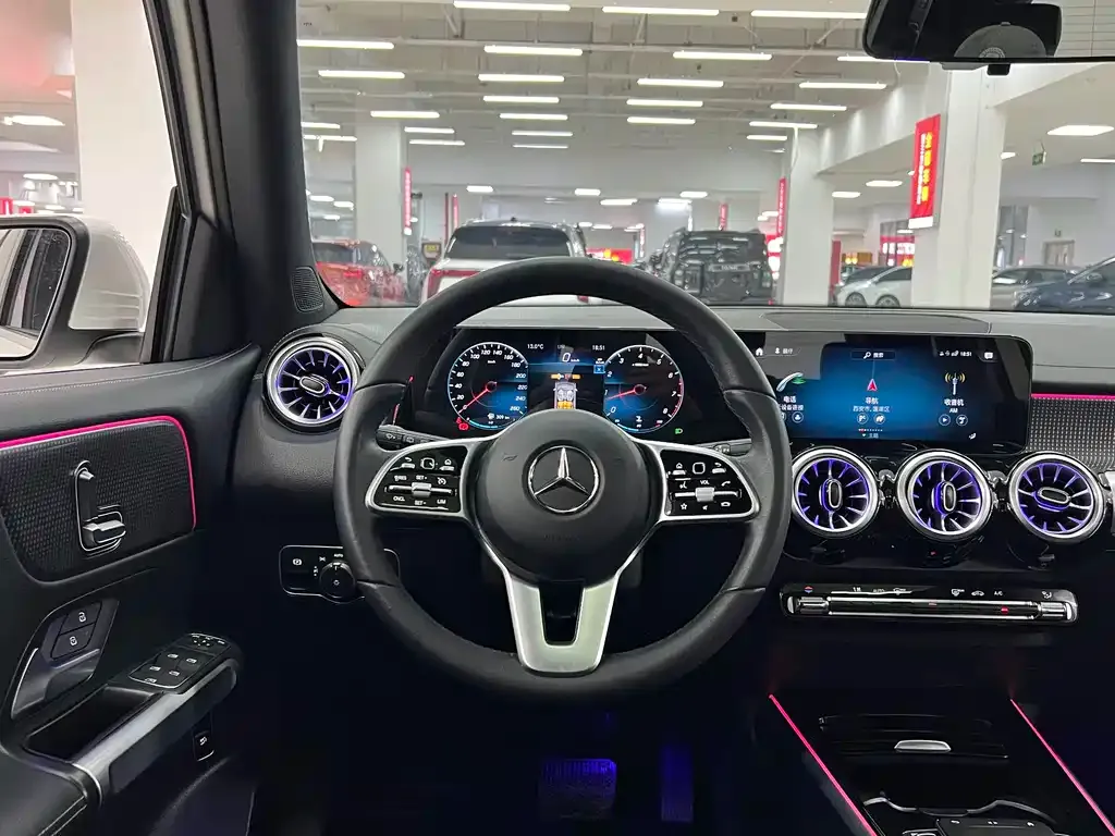 Mercedes-Benz GLB — фото 10