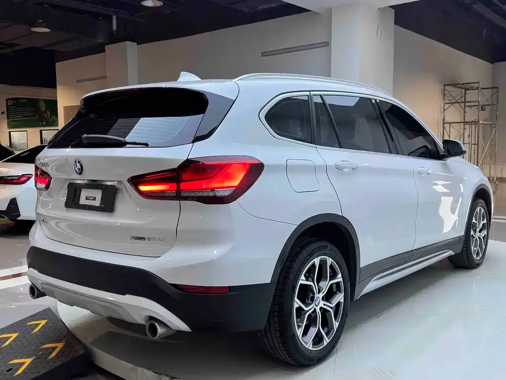 BMW X1 — фото 8
