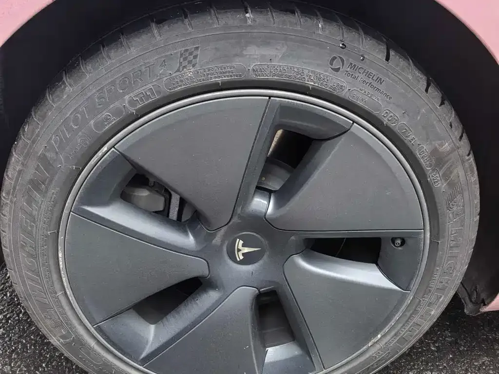 Tesla Model 3 — фото 3