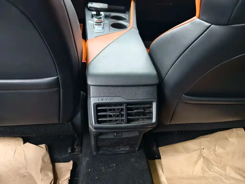 Changan UNI-V — фото 2