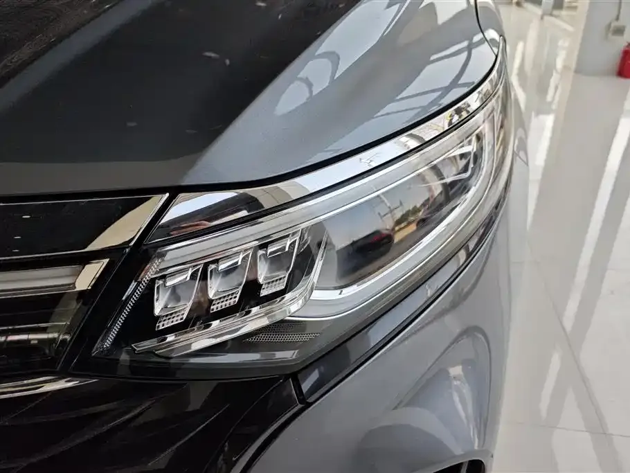 Roewe iMAX8 — фото 9