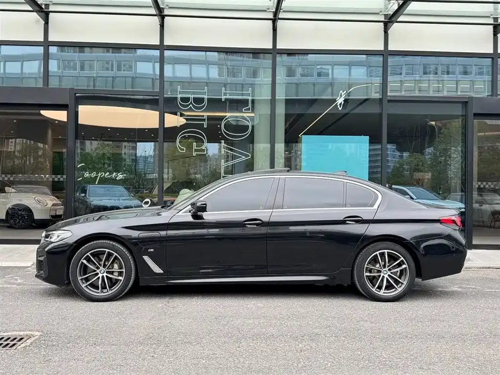 BMW 5 Series New Energy — фото 5