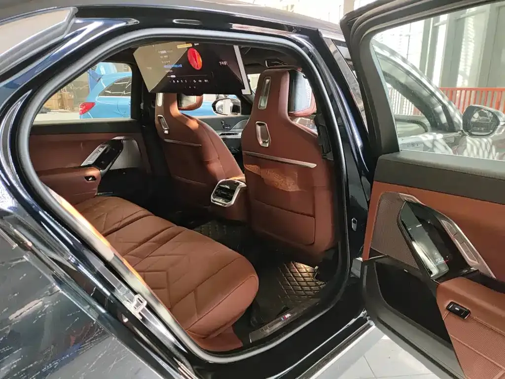 BMW i7 — фото 4